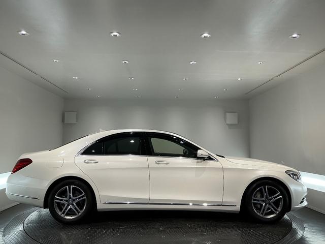 Ｓクラス Ｓ３００ｈ　ラグジュアリーＰＫＧ／サンルーフ／エアバランスＰＫＧ／３６０°カメラ／１８インチＡＷ／ＥＴＣ／黒革／メモリー付きパワーシート／シートヒーター／木目調インパネ（5枚目）