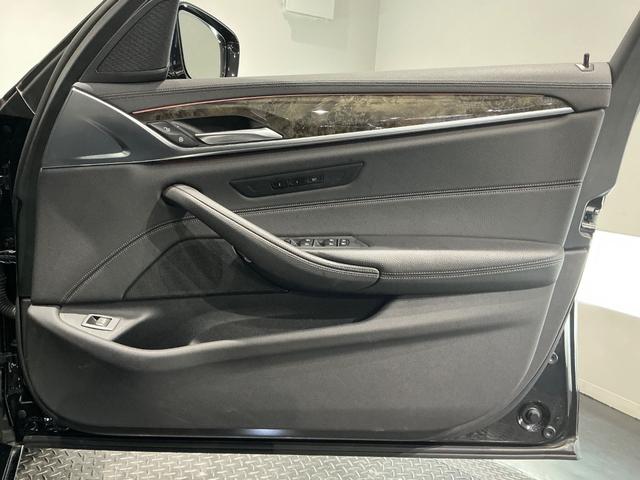 BMW 5 SERIES 523i LUXURY