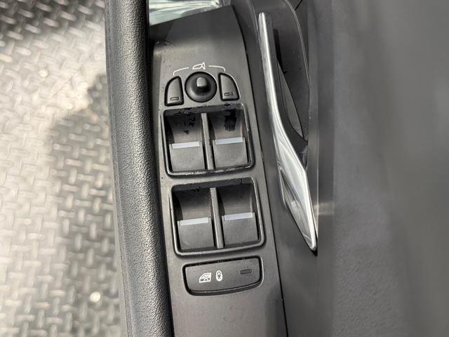 Eペイス ベースグレード D200 AppleCarPlay/シートヒーター/ACC/LEDヘッドライト/パワーバックドア/18インチAW/レーンキープアシスト(14枚目)