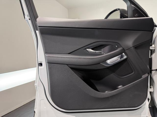 Eペイス ベースグレード D200 AppleCarPlay/シートヒーター/ACC/LEDヘッドライト/パワーバックドア/18インチAW/レーンキープアシスト(20枚目)