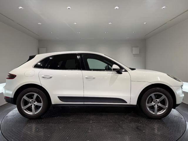 マカン マカン シートヒーター/ハーフレザー/パワーバックドア/18インチAW/クルーズコントロール/ETC/Bカメラ/(5枚目)