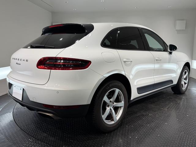 マカン マカン シートヒーター/ハーフレザー/パワーバックドア/18インチAW/クルーズコントロール/ETC/Bカメラ/(6枚目)