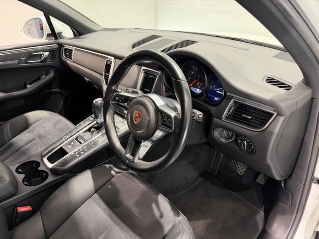 マカン マカン シートヒーター/ハーフレザー/パワーバックドア/18インチAW/クルーズコントロール/ETC/Bカメラ/(9枚目)