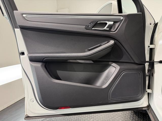 マカン マカン シートヒーター/ハーフレザー/パワーバックドア/18インチAW/クルーズコントロール/ETC/Bカメラ/(20枚目)