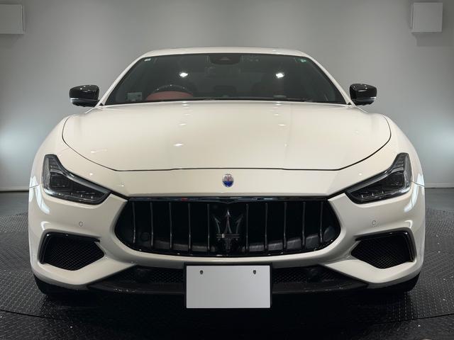 ギブリ S 赤革/カーボンインテリア/21インチAW/サンルーフ/ドライバーアシスタンスPKG/ハーマンカードンサウンド/電動リアゲート/純正ナビTV/カーボンドアミラー/リアスポイラー/レッドキャリパー(3枚目)