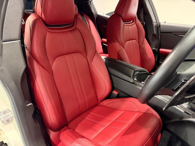 ギブリ S 赤革/カーボンインテリア/21インチAW/サンルーフ/ドライバーアシスタンスPKG/ハーマンカードンサウンド/電動リアゲート/純正ナビTV/カーボンドアミラー/リアスポイラー/レッドキャリパー(14枚目)