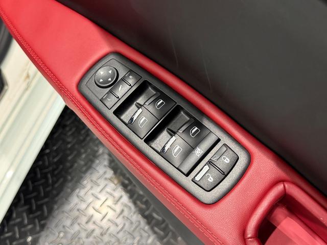 ギブリ S 赤革/カーボンインテリア/21インチAW/サンルーフ/ドライバーアシスタンスPKG/ハーマンカードンサウンド/電動リアゲート/純正ナビTV/カーボンドアミラー/リアスポイラー/レッドキャリパー(16枚目)