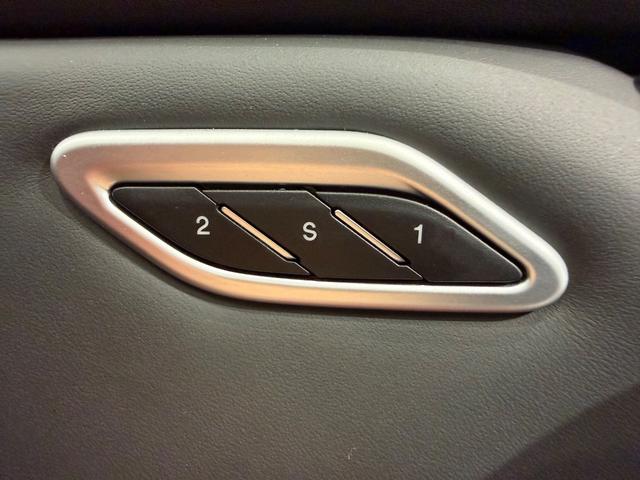 ギブリ S 赤革/カーボンインテリア/21インチAW/サンルーフ/ドライバーアシスタンスPKG/ハーマンカードンサウンド/電動リアゲート/純正ナビTV/カーボンドアミラー/リアスポイラー/レッドキャリパー(17枚目)