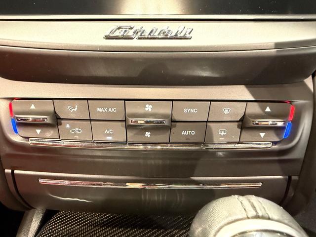 ギブリ S 赤革/カーボンインテリア/21インチAW/サンルーフ/ドライバーアシスタンスPKG/ハーマンカードンサウンド/電動リアゲート/純正ナビTV/カーボンドアミラー/リアスポイラー/レッドキャリパー(33枚目)