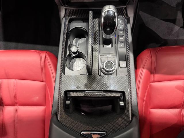 ギブリ S 赤革/カーボンインテリア/21インチAW/サンルーフ/ドライバーアシスタンスPKG/ハーマンカードンサウンド/電動リアゲート/純正ナビTV/カーボンドアミラー/リアスポイラー/レッドキャリパー(35枚目)