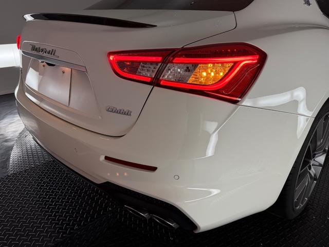 ギブリ S 赤革/カーボンインテリア/21インチAW/サンルーフ/ドライバーアシスタンスPKG/ハーマンカードンサウンド/電動リアゲート/純正ナビTV/カーボンドアミラー/リアスポイラー/レッドキャリパー(59枚目)