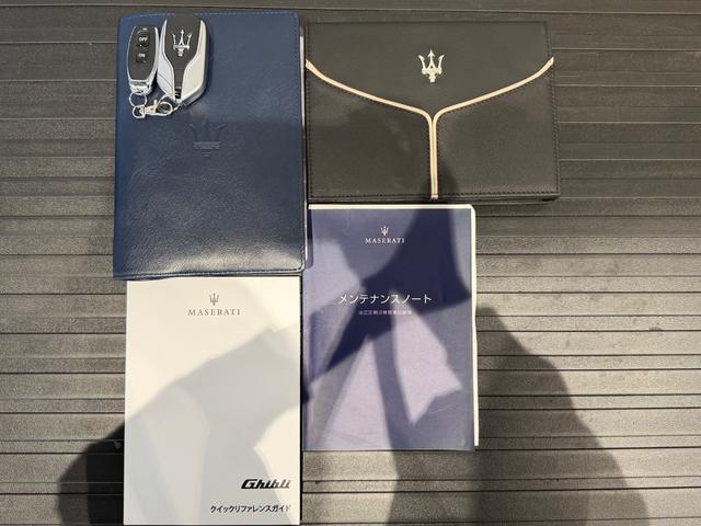 ギブリ S 赤革/カーボンインテリア/21インチAW/サンルーフ/ドライバーアシスタンスPKG/ハーマンカードンサウンド/電動リアゲート/純正ナビTV/カーボンドアミラー/リアスポイラー/レッドキャリパー(61枚目)