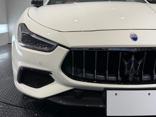 ギブリ S 赤革/カーボンインテリア/21インチAW/サンルーフ/ドライバーアシスタンスPKG/ハーマンカードンサウンド/電動リアゲート/純正ナビTV/カーボンドアミラー/リアスポイラー/レッドキャリパー(64枚目)