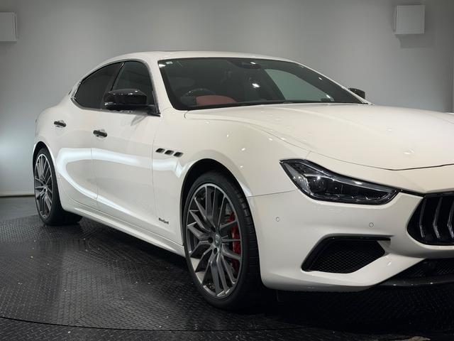 ギブリ S 赤革/カーボンインテリア/21インチAW/サンルーフ/ドライバーアシスタンスPKG/ハーマンカードンサウンド/電動リアゲート/純正ナビTV/カーボンドアミラー/リアスポイラー/レッドキャリパー(66枚目)