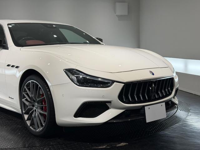 ギブリ S 赤革/カーボンインテリア/21インチAW/サンルーフ/ドライバーアシスタンスPKG/ハーマンカードンサウンド/電動リアゲート/純正ナビTV/カーボンドアミラー/リアスポイラー/レッドキャリパー(67枚目)