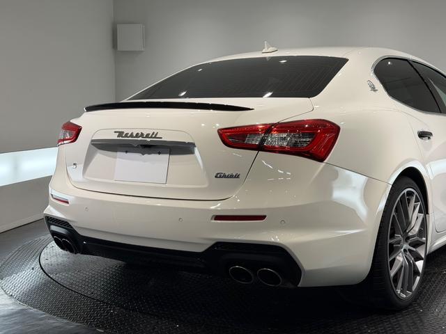 ギブリ S 赤革/カーボンインテリア/21インチAW/サンルーフ/ドライバーアシスタンスPKG/ハーマンカードンサウンド/電動リアゲート/純正ナビTV/カーボンドアミラー/リアスポイラー/レッドキャリパー(68枚目)