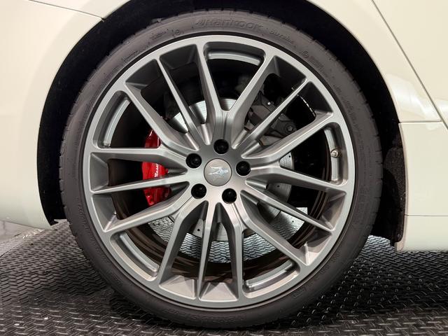 ギブリ S 赤革/カーボンインテリア/21インチAW/サンルーフ/ドライバーアシスタンスPKG/ハーマンカードンサウンド/電動リアゲート/純正ナビTV/カーボンドアミラー/リアスポイラー/レッドキャリパー(74枚目)