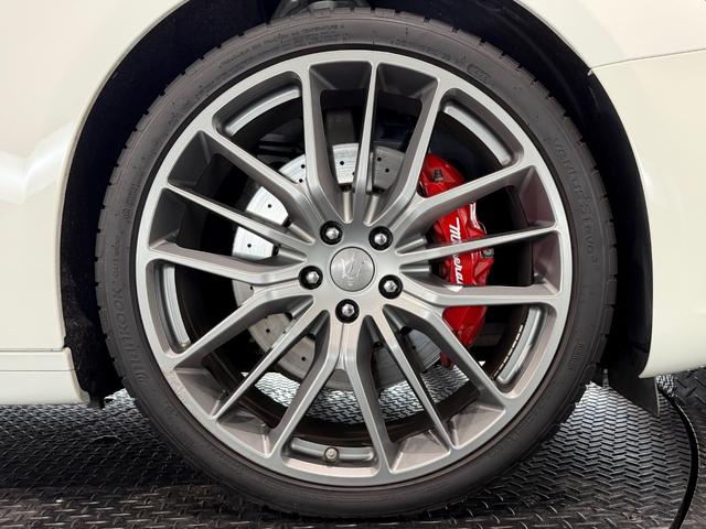 ギブリ S 赤革/カーボンインテリア/21インチAW/サンルーフ/ドライバーアシスタンスPKG/ハーマンカードンサウンド/電動リアゲート/純正ナビTV/カーボンドアミラー/リアスポイラー/レッドキャリパー(75枚目)