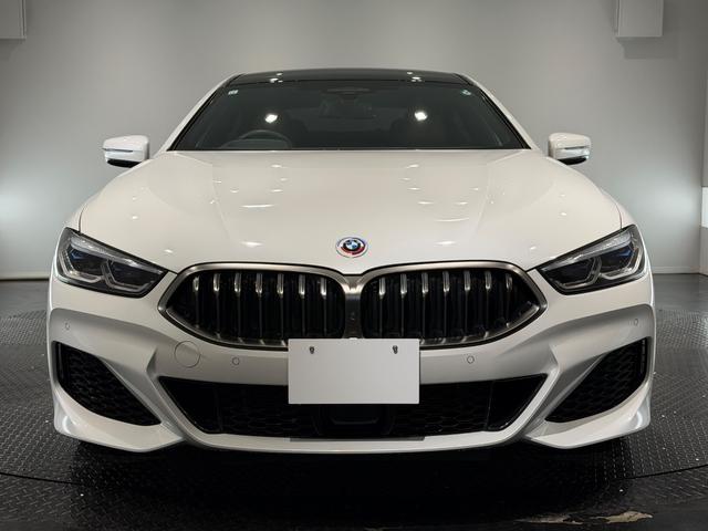 8シリーズ 840i グランクーペ Mスポーツ ツートンカラー革シート/20AW/パノラマガラスルーフ/ベンチレーション/シートヒーター/ハーマンカードンサウンド/ヘッドアップディスプレイ/ソフトクローズドア/純正ナビTV/360°カメラ/(3枚目)
