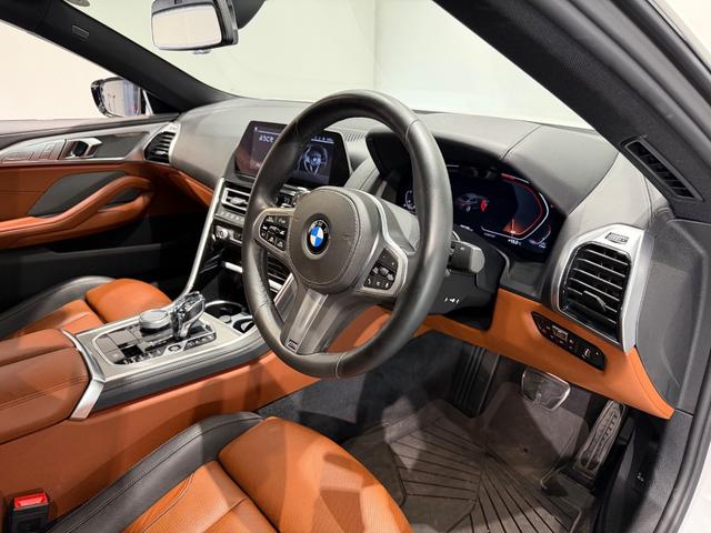 8シリーズ 840i グランクーペ Mスポーツ ツートンカラー革シート/20AW/パノラマガラスルーフ/ベンチレーション/シートヒーター/ハーマンカードンサウンド/ヘッドアップディスプレイ/ソフトクローズドア/純正ナビTV/360°カメラ/(9枚目)