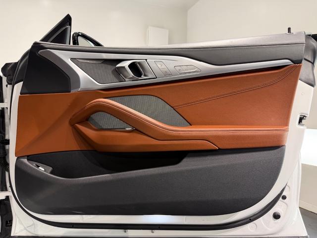 8シリーズ 840i グランクーペ Mスポーツ ツートンカラー革シート/20AW/パノラマガラスルーフ/ベンチレーション/シートヒーター/ハーマンカードンサウンド/ヘッドアップディスプレイ/ソフトクローズドア/純正ナビTV/360°カメラ/(15枚目)