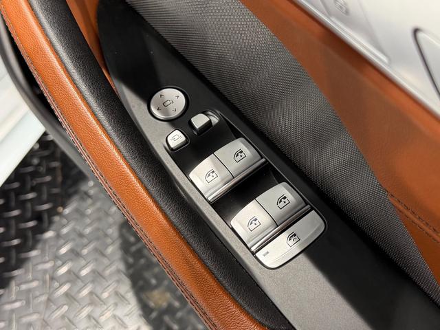 8シリーズ 840i グランクーペ Mスポーツ ツートンカラー革シート/20AW/パノラマガラスルーフ/ベンチレーション/シートヒーター/ハーマンカードンサウンド/ヘッドアップディスプレイ/ソフトクローズドア/純正ナビTV/360°カメラ/(16枚目)