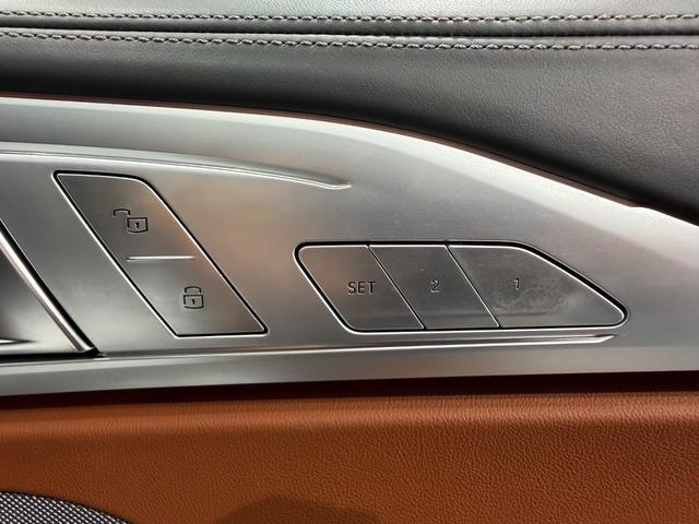 8シリーズ 840i グランクーペ Mスポーツ ツートンカラー革シート/20AW/パノラマガラスルーフ/ベンチレーション/シートヒーター/ハーマンカードンサウンド/ヘッドアップディスプレイ/ソフトクローズドア/純正ナビTV/360°カメラ/(17枚目)