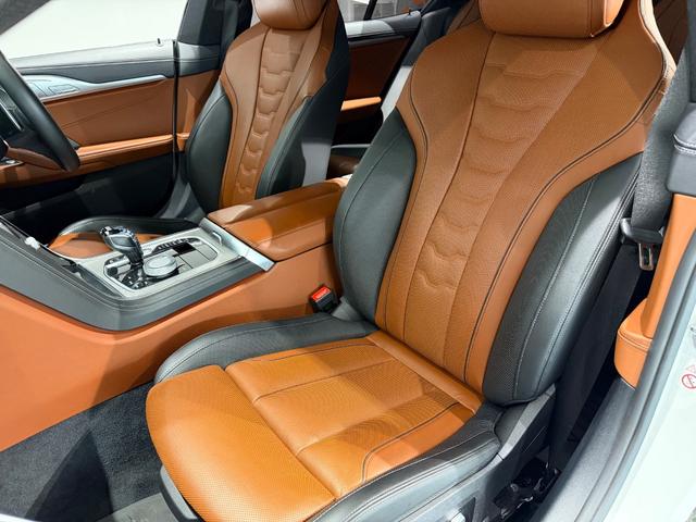 8シリーズ 840i グランクーペ Mスポーツ ツートンカラー革シート/20AW/パノラマガラスルーフ/ベンチレーション/シートヒーター/ハーマンカードンサウンド/ヘッドアップディスプレイ/ソフトクローズドア/純正ナビTV/360°カメラ/(21枚目)