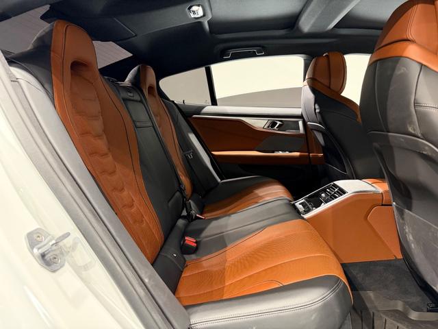 8シリーズ 840i グランクーペ Mスポーツ ツートンカラー革シート/20AW/パノラマガラスルーフ/ベンチレーション/シートヒーター/ハーマンカードンサウンド/ヘッドアップディスプレイ/ソフトクローズドア/純正ナビTV/360°カメラ/(23枚目)