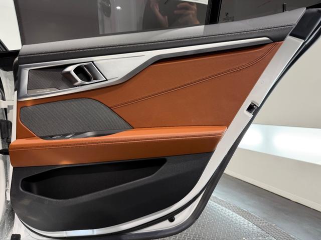 8シリーズ 840i グランクーペ Mスポーツ ツートンカラー革シート/20AW/パノラマガラスルーフ/ベンチレーション/シートヒーター/ハーマンカードンサウンド/ヘッドアップディスプレイ/ソフトクローズドア/純正ナビTV/360°カメラ/(25枚目)