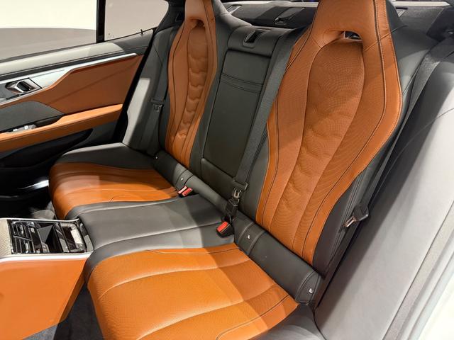 8シリーズ 840i グランクーペ Mスポーツ ツートンカラー革シート/20AW/パノラマガラスルーフ/ベンチレーション/シートヒーター/ハーマンカードンサウンド/ヘッドアップディスプレイ/ソフトクローズドア/純正ナビTV/360°カメラ/(27枚目)