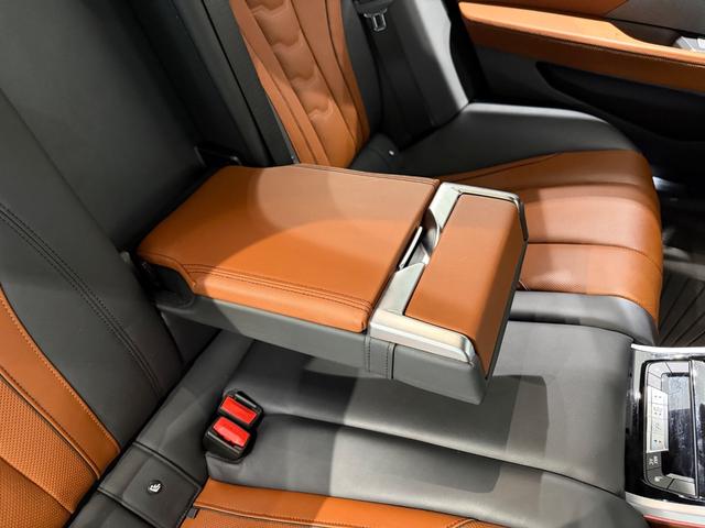 8シリーズ 840i グランクーペ Mスポーツ ツートンカラー革シート/20AW/パノラマガラスルーフ/ベンチレーション/シートヒーター/ハーマンカードンサウンド/ヘッドアップディスプレイ/ソフトクローズドア/純正ナビTV/360°カメラ/(42枚目)