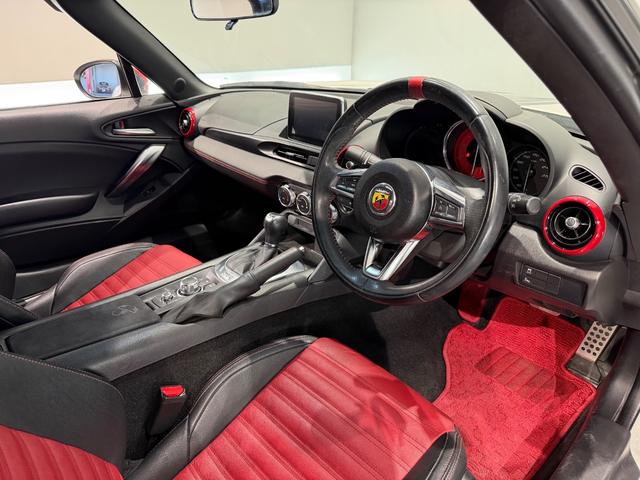 アバルト124 スパイダー ベースグレード 革シート/SDナビゲーションPKG/アダプティブLEDヘッド/レッドブラックツートンレザー/センターストライプ/Bカメラ/シートヒーター/(9枚目)