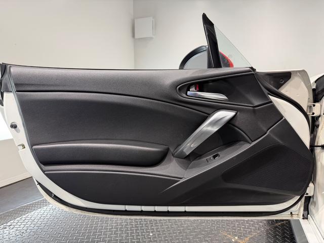 アバルト124 スパイダー ベースグレード 革シート/SDナビゲーションPKG/アダプティブLEDヘッド/レッドブラックツートンレザー/センターストライプ/Bカメラ/シートヒーター/(20枚目)