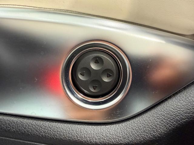 GLS GLS550 4マチックスポーツ デジーノエクスクルーシブPKG/21AW/アイボリーダイヤモンドステッチシート/シートヒーター/ドリンクホルダーホット&クール/360°カメラ/純正ナビTV/ETC/電動リアゲート/(14枚目)