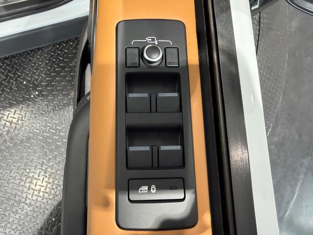 ディスカバリー HSEラグジュアリー ブラックデザインパック/電動パノラミックルーフ/クーラーBOX/ブラウンレザー/20AW/MERIDANサウンド/ステアリングヒーター/エクステンデントレザーパック/(15枚目)