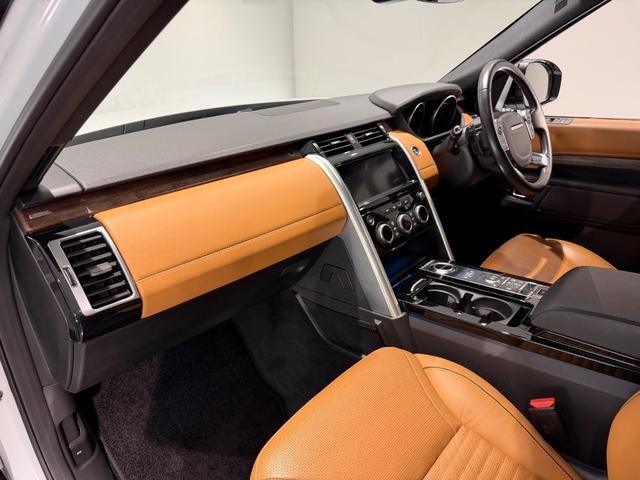 ディスカバリー HSEラグジュアリー ブラックデザインパック/電動パノラミックルーフ/クーラーBOX/ブラウンレザー/20AW/MERIDANサウンド/ステアリングヒーター/エクステンデントレザーパック/(19枚目)