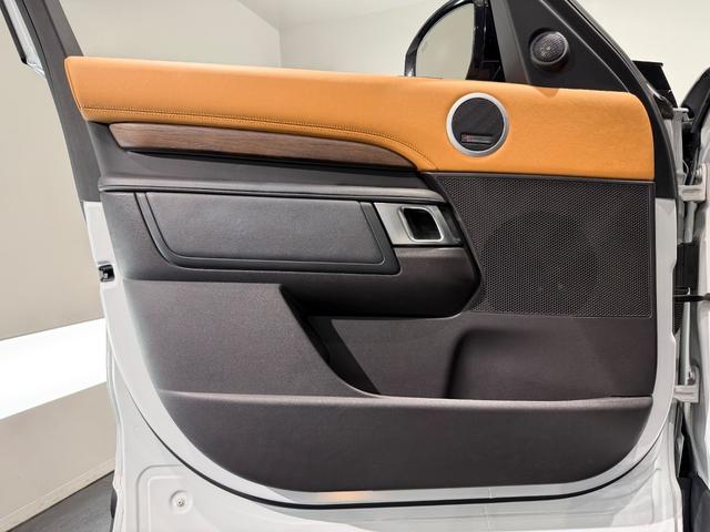 ディスカバリー HSEラグジュアリー ブラックデザインパック/電動パノラミックルーフ/クーラーBOX/ブラウンレザー/20AW/MERIDANサウンド/ステアリングヒーター/エクステンデントレザーパック/(22枚目)