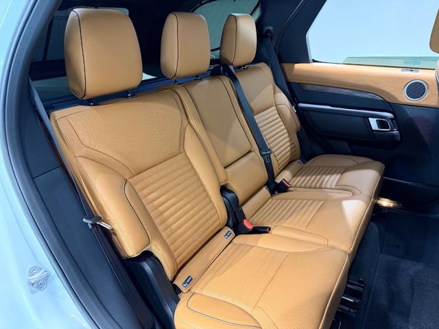 ディスカバリー HSEラグジュアリー ブラックデザインパック/電動パノラミックルーフ/クーラーBOX/ブラウンレザー/20AW/MERIDANサウンド/ステアリングヒーター/エクステンデントレザーパック/(24枚目)