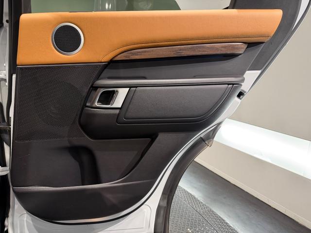 ディスカバリー HSEラグジュアリー ブラックデザインパック/電動パノラミックルーフ/クーラーBOX/ブラウンレザー/20AW/MERIDANサウンド/ステアリングヒーター/エクステンデントレザーパック/(25枚目)