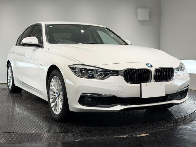 ３シリーズ ３２０ｄ　ラグジュアリー　黒革／メモリー付きパワーシート／シートヒーター／Ｂカメラ／インテリジェントセーフティ／Ｂｌｕｅｔｏｏｔｈオーディオ／１７インチＡＷ／ＥＴＣ／（4枚目）