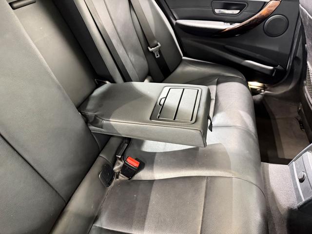 ３シリーズ ３２０ｄ　ラグジュアリー　黒革／メモリー付きパワーシート／シートヒーター／Ｂカメラ／インテリジェントセーフティ／Ｂｌｕｅｔｏｏｔｈオーディオ／１７インチＡＷ／ＥＴＣ／（42枚目）