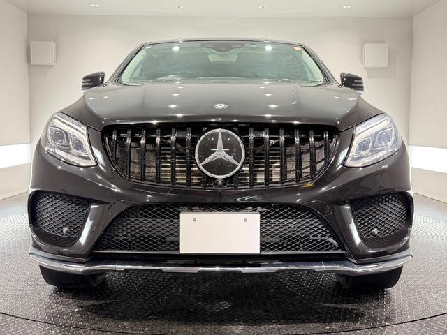 GLE GLE350d 4マチック クーペスポーツ パナメリカーナグリル/サンルーフ/21AW/360°カメラ/黒革/純正ナビTV/ETC/メモリー付きパワーシート/レッドキャリパー/シートヒーター/レーダーセーフティPKG/アンビエント/(3枚目)