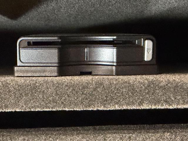 GLE GLE350d 4マチック クーペスポーツ パナメリカーナグリル/サンルーフ/21AW/360°カメラ/黒革/純正ナビTV/ETC/メモリー付きパワーシート/レッドキャリパー/シートヒーター/レーダーセーフティPKG/アンビエント/(41枚目)