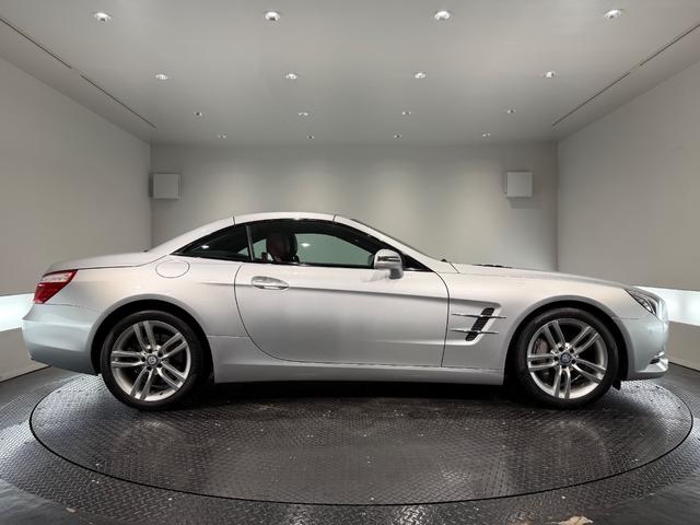SL SL350ブルーエフィシェンシー 赤革シート/シートヒーター/パナメリカーナグリル/レーダーセーフティPKG/純正ナビTV/Bカメラ/ETC/メモリー付きパワーシート/18インチAW/(5枚目)