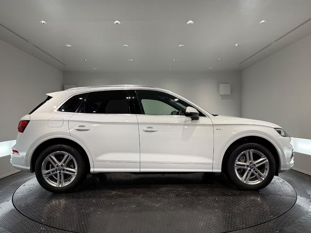 Q5 45TFSIクワトロ スポーツ Sラインパッケージ マトリクスLEDヘッドライト/バーチャルコックピット/パノラマサンルーフ/19AW/BANG&OLUFSENサウンド/純正ナビTV/Bカメラ/ETC/メモリー付きパワーシート/ハーフレザー/ドラレコ/(5枚目)