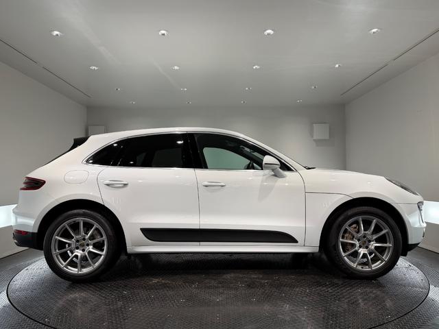 マカン マカンS BOSEサウンド/エントリー&ドライブシステム/シートヒーター/黒革/クルコン/メモリー付きパワーシート/Bカメラ/ETC/電動リアゲート/20AW/12wayパワーシート(5枚目)