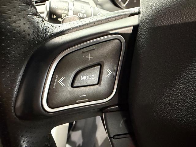 レンジローバーイヴォークコンバーチブル HSEダイナミック 白黒コンビレザー/ブラックパック/ラグジュアリーシートパック/ラグジュアリーパック/ACC/コールドクライメイトコンビニエンスパック/MERIDANサウンド/20AW/ベンチレーション/ドラレコ(28枚目)