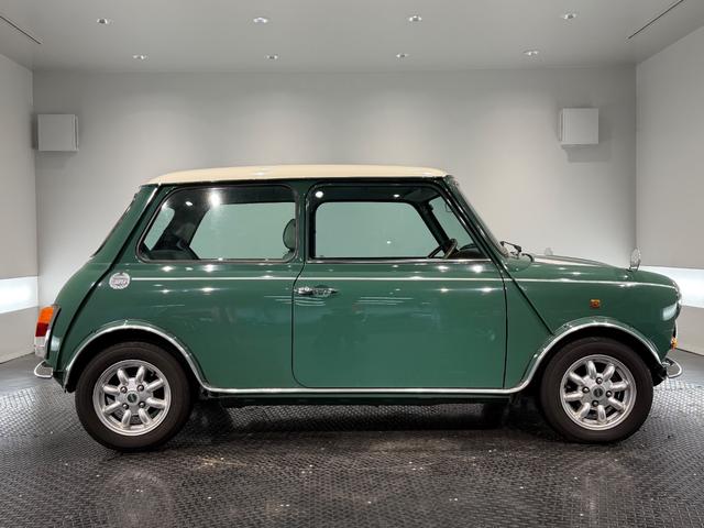 MINI クーパー 正規ディーラー車/モトリスタステアリング/レザーシート/12インチAW/(5枚目)