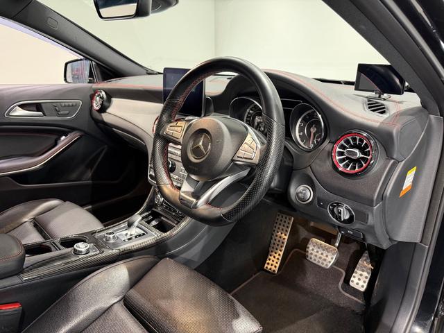 GLAクラス GLA45 AMG 4マチック レーダーセーフティPKG/19AW/AMGエクゾースト/黒革/シートヒーター/純正ナビTV/キーレスゴー/Bカメラ/メモリー付きパワーシート/ETC(11枚目)